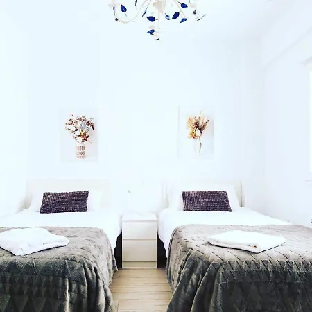 Silencioso Muy Luminoso Y Familiar * سرقسطة