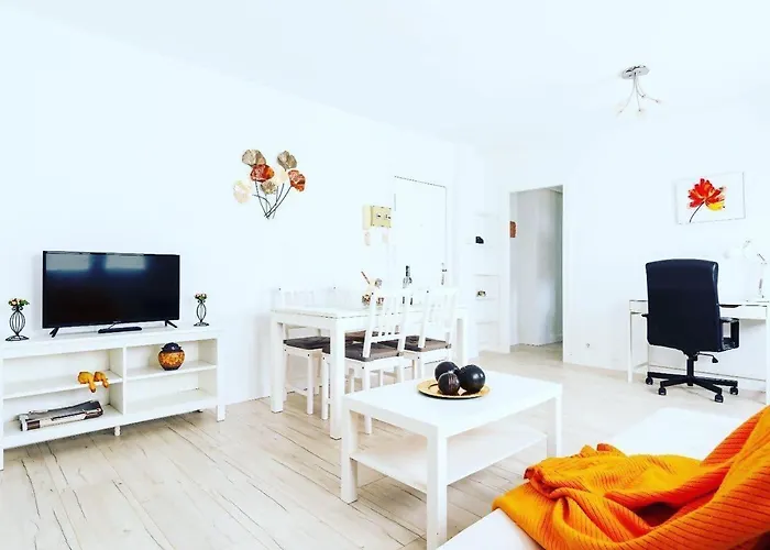 Silencioso Muy Luminoso Y Familiar 萨拉戈萨